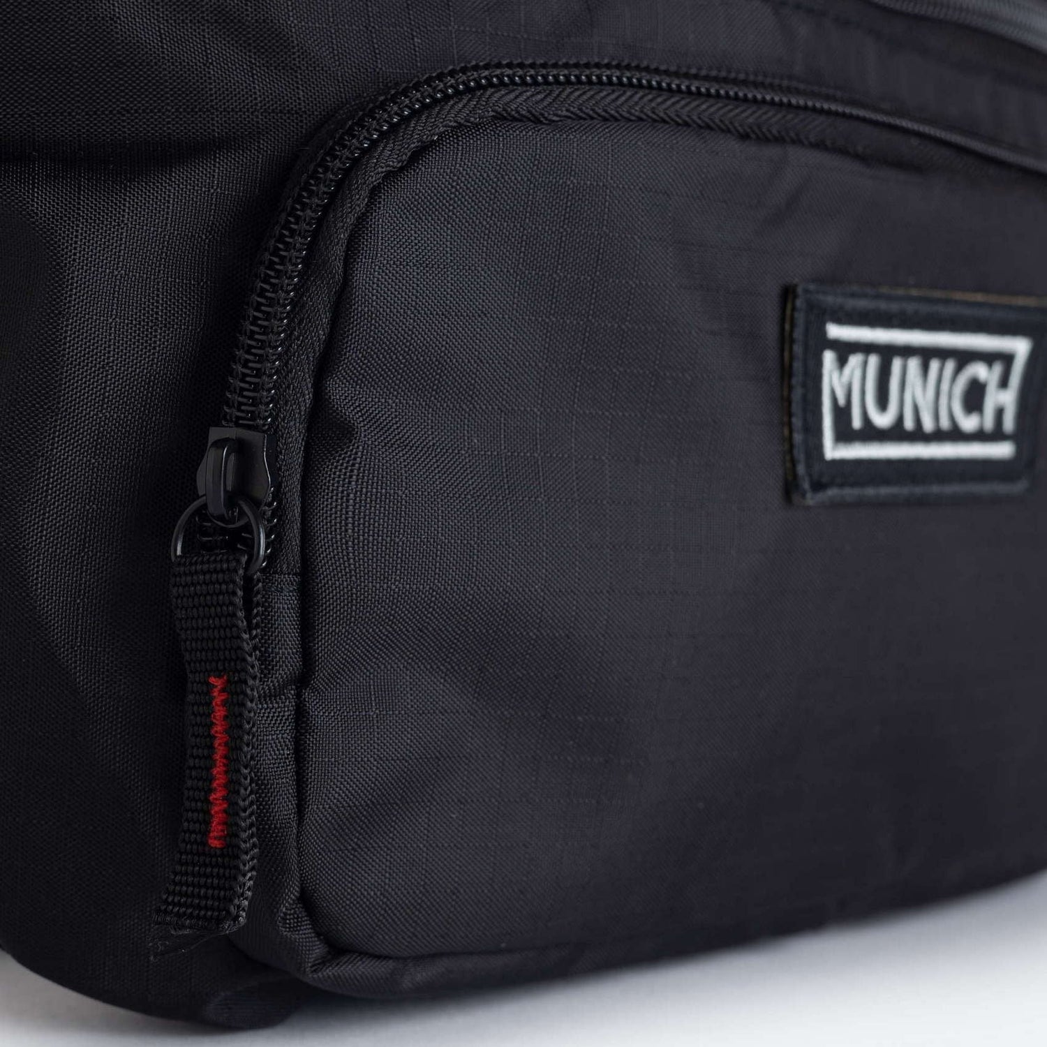 MUNICH EMPOWER FANNYPACK BLACK