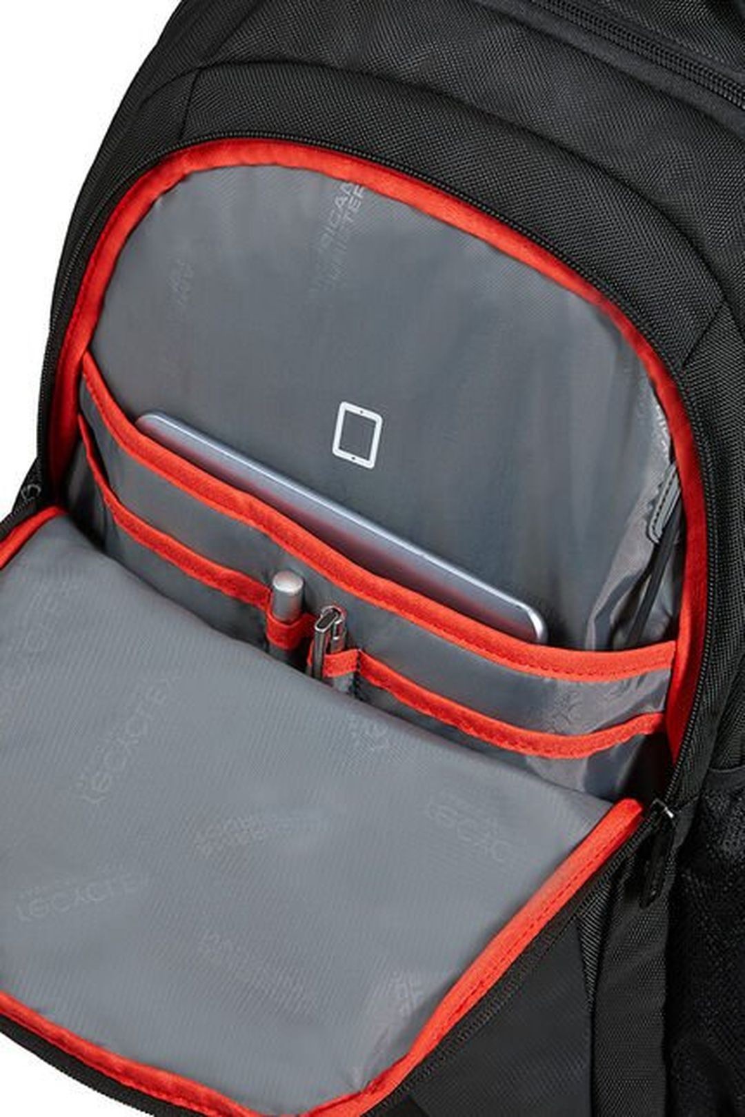 Mochila AT WORK 15.6" Eco USB de American Tourister