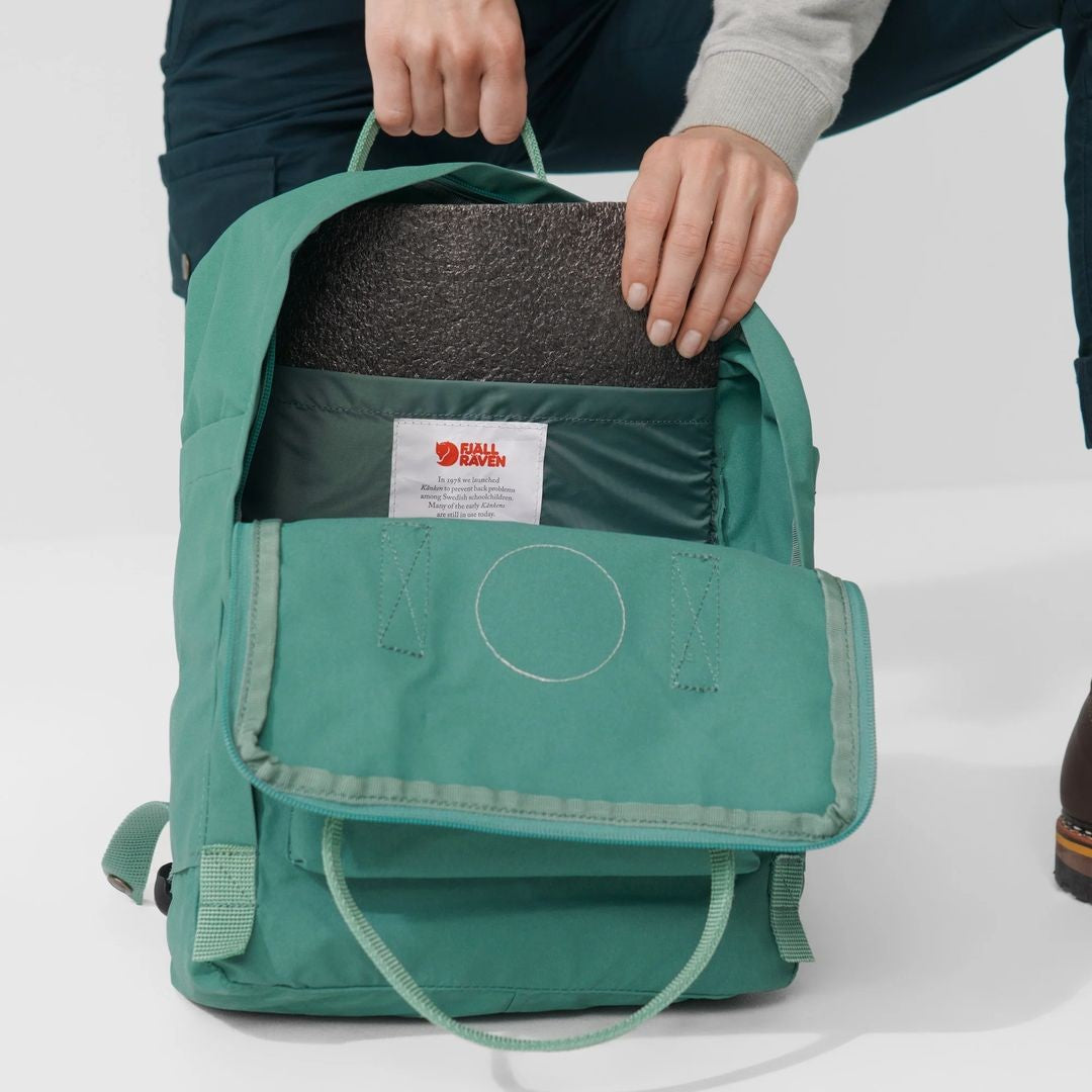 KÄNKEN MOCHILA CLASICA DE FJALLRAVEN Peach Sand